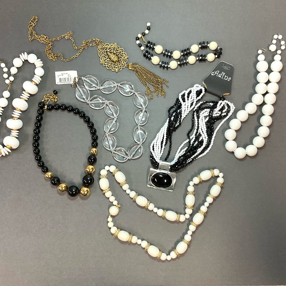 vintage mid-century necklaces costume jewelry includes lucite, beads, gold tone
